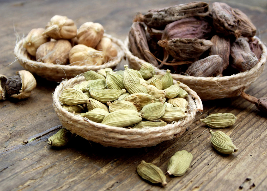 Black Cardamom Vs. Green Cardamom: Taste, Aroma, And Culinary Utility